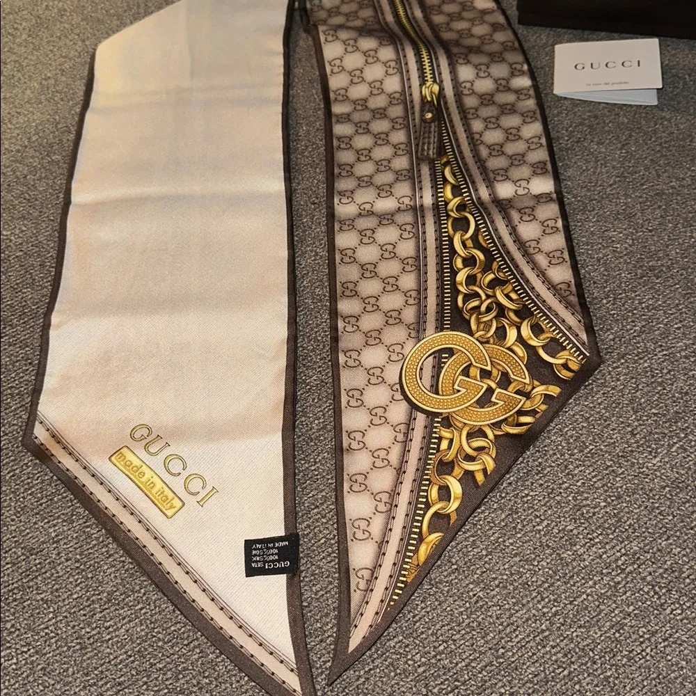 GUCCI ❤️ Scarf Bandana GG Pattern Brown/ Cream Zipper Pattern.  Pre❤️Loved - Picture 5 of 9